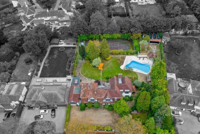 6 bed property, in The Highway, £2,000,000