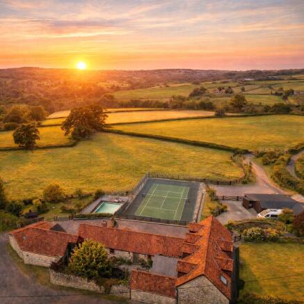 6 bed property, in Buckland St. Mary, £1,295,000