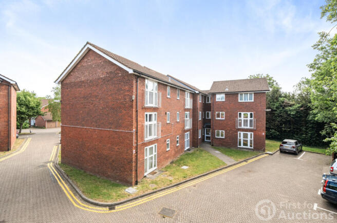 1 bed property, in Vicarage Close, £140,000