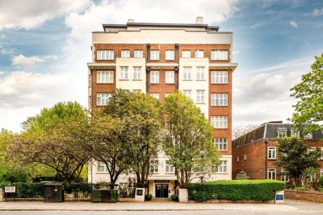 1 bed property, in Wellington Road, £675,000