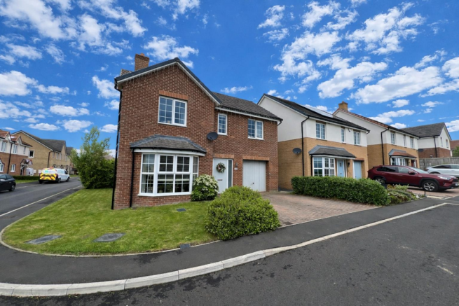 4 bed property, in Nable Hill Close, £299,995