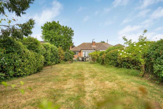 2 bed property, in Cannons Close, £450,000