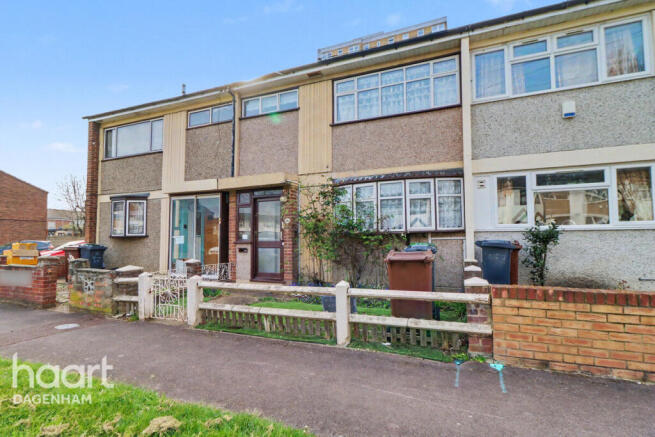 3 bed property, in Bell Farm Avenue, £350,000