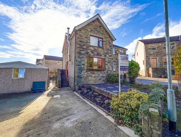 3 bed property, in Nab View, £295,000