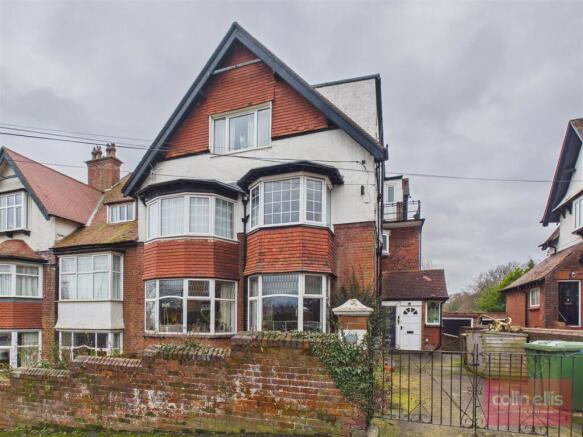 1 bed property, in Holbeck Road, £135,000