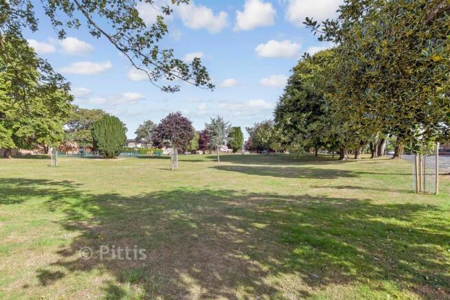 3 bed property, in Medina Avenue, £250,000