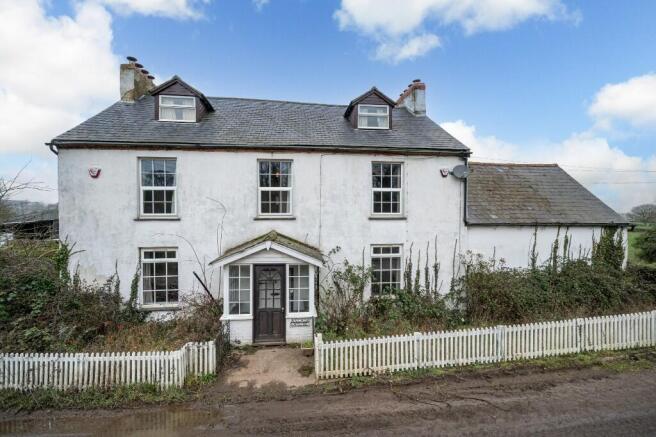 5 bed property, in Banbury Lane, £380,000