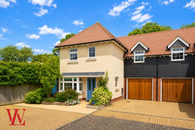 3 bed property, in Blossom Hill Drive, £525,000