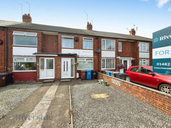 2 bed property, in Bristol Road, £110,000