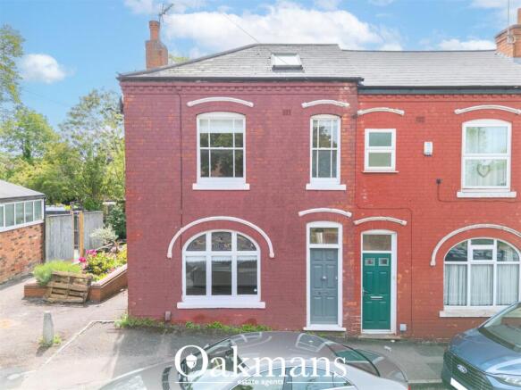 2 bed property, in North Road, £280,000