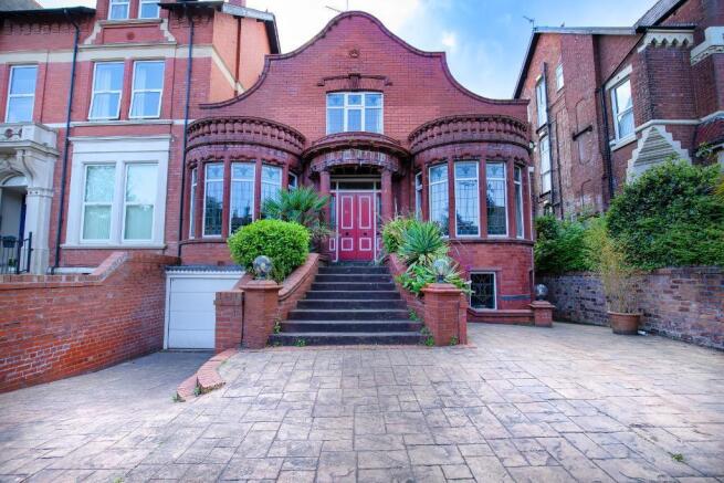 4 bed property, in Scarisbrick New Road, £365,000