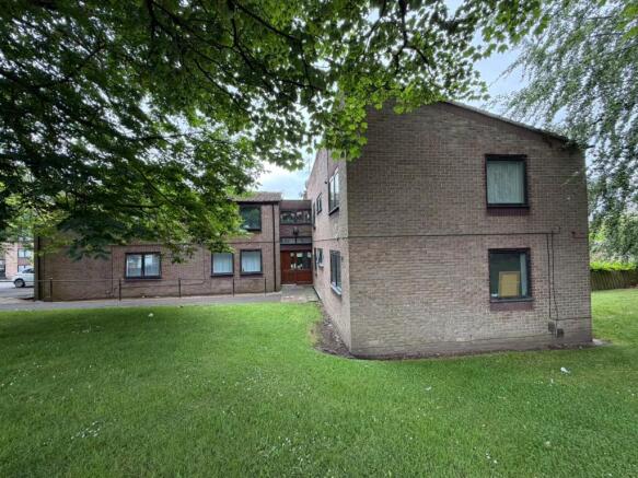 3 bed property, in 1 Benwell Close, £32,000