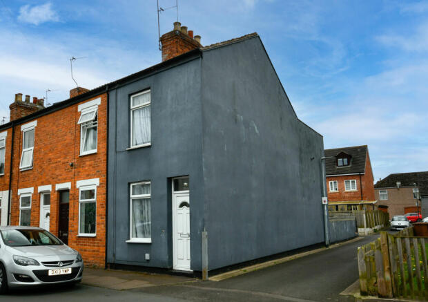 2 bed property, in Edinburgh Street, £85,000