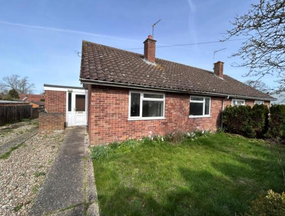 2 bed property, in Cawston, £150,000