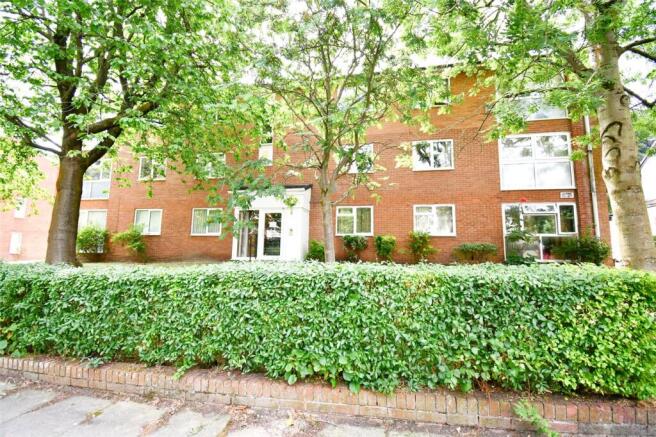 2 bed property, in Lorne Court, £120,000