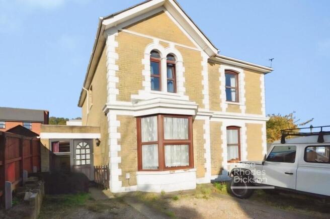 1 bed property, in Weston Road, £100,000