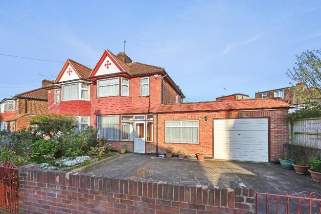 3 bed property, in Cleveland Gardens, £800,000