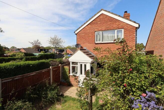 4 bed property, in Anthony Way, £370,000
