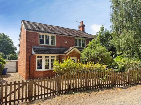 4 bed property, in Addiscombe Road, £775,000