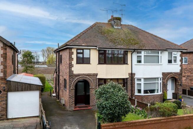 3 bed property, in Leaches Lane, £165,000