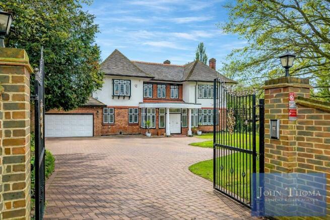 6 bed property, in Manor Road, £3,495,000