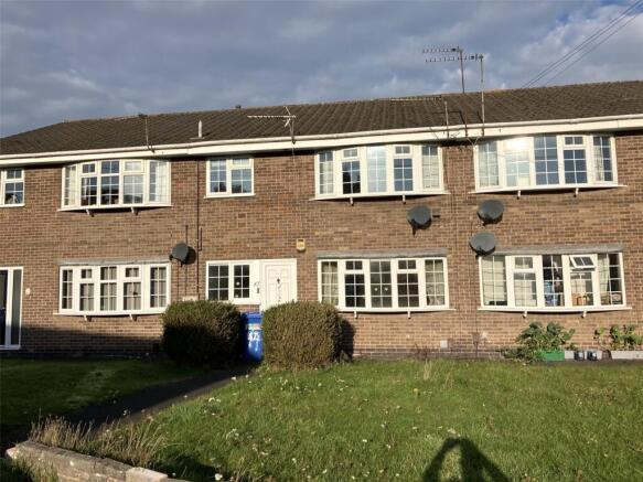 2 bed property, in Dean Close, £100,000