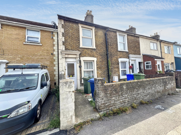 3 bed property, in Thomas Road, £220,000