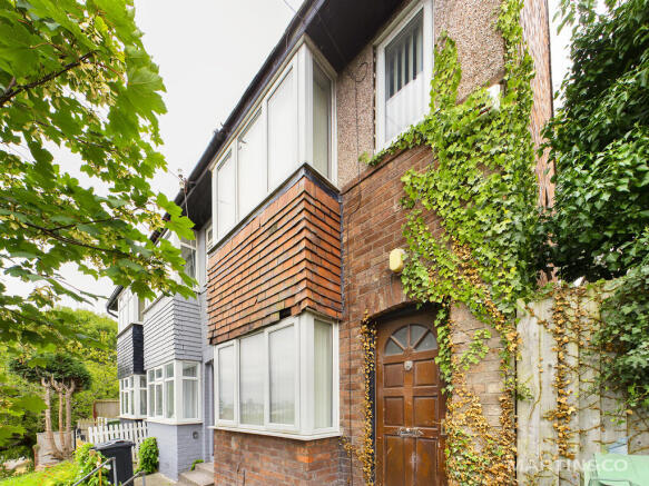 2 bed property, in Holt Hill, £92,500