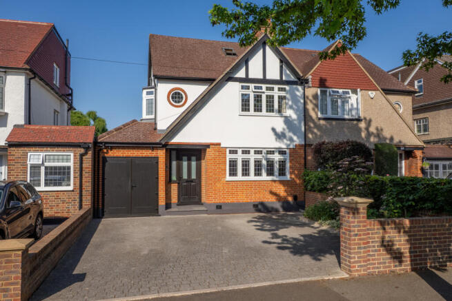 3 bed property, in Ewell Park Way, £800,000