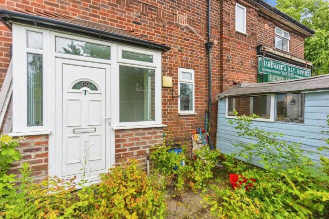 2 bed property, in Church Road, £120,000