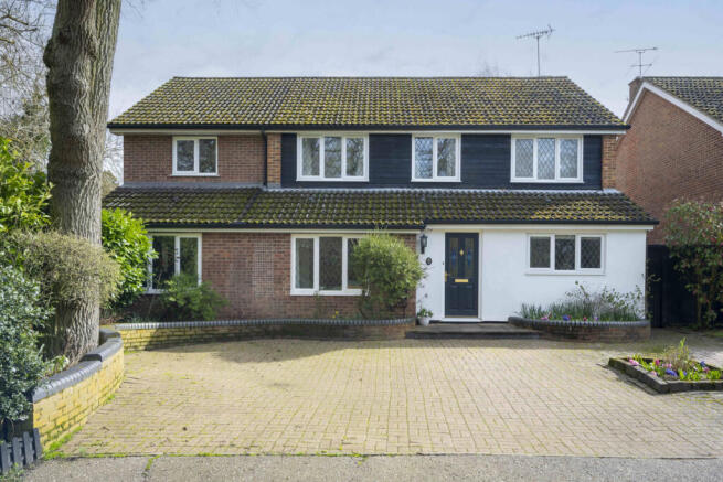 5 bed property, in Crummock Close, £599,995