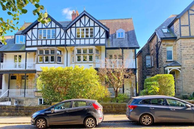 2 bed property, in Harlow Moor Drive, £300,000