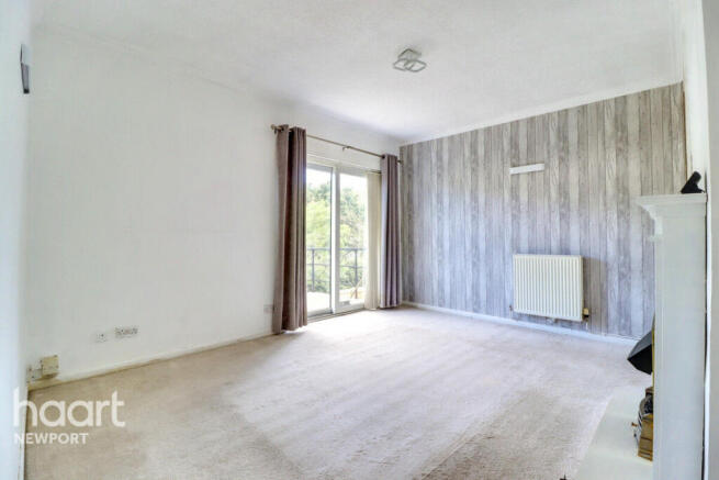 2 bed property, in East Grove Road, £215,000