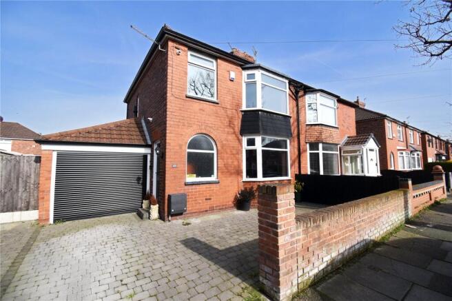 3 bed property, in Windsor Road, £290,000