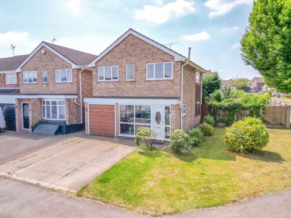 3 bed property, in Oberon Close, £300,000