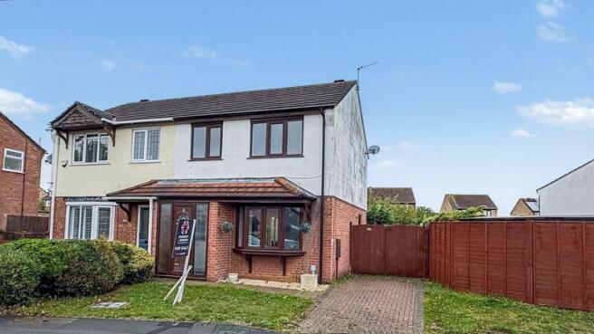 3 bed property, in Chedworth Road, £200,000