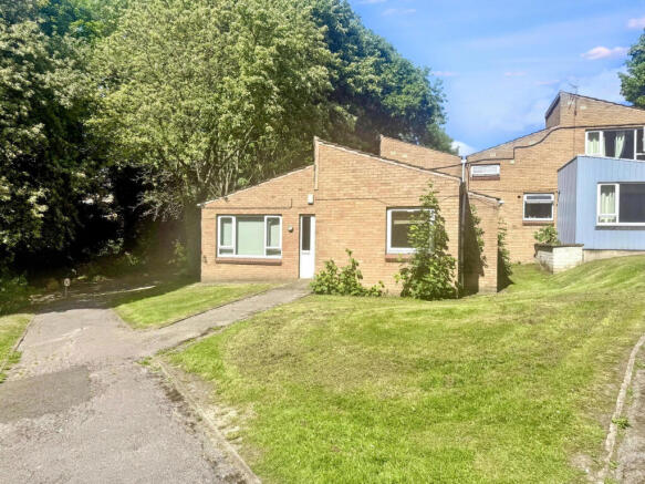4 bed property, in Norfolk Park Road, £80,000