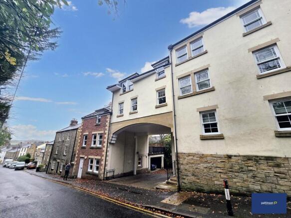 2 bed property, in Kings Mews, £105,000
