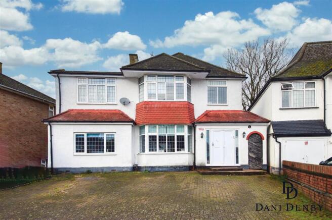 4 bed property, in Kings Drive, £895,000