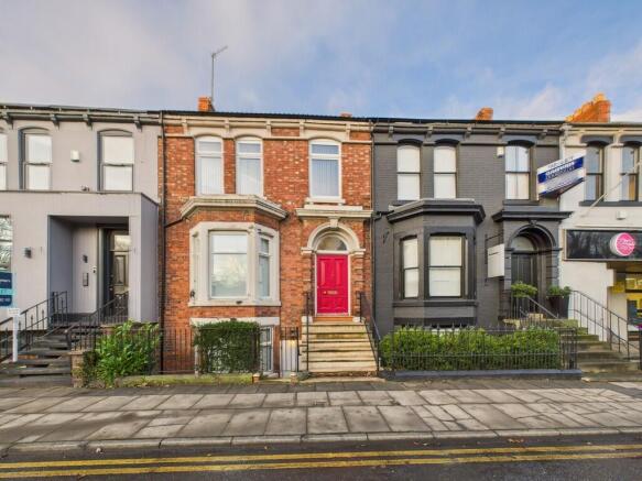 4 bed property, in Victoria Road, £340,000