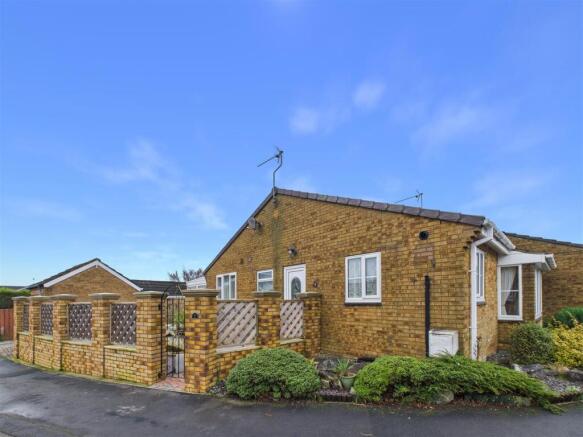 2 bed property, in Northdale Park, £210,000