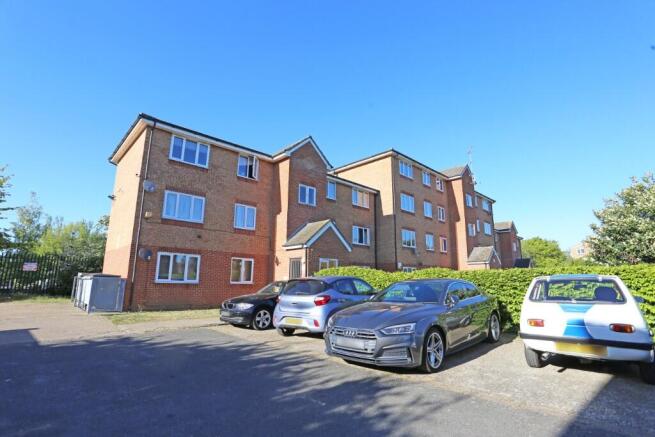 1 bed property, in Express Drive, £160,000