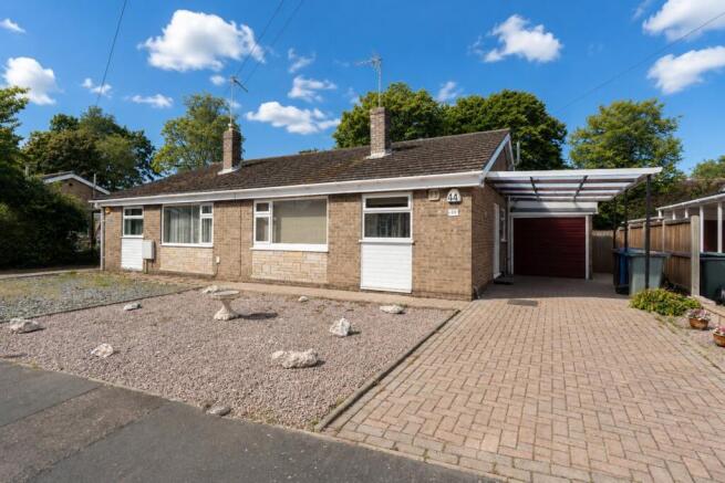 2 bed property, in Acacia Way, £149,950