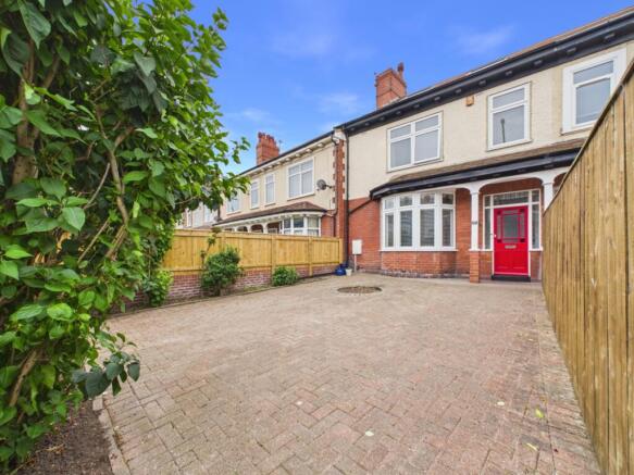 4 bed property, in Whitley Road, £425,000