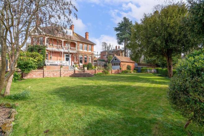 5 bed property, in Elm Road, £1,100,000
