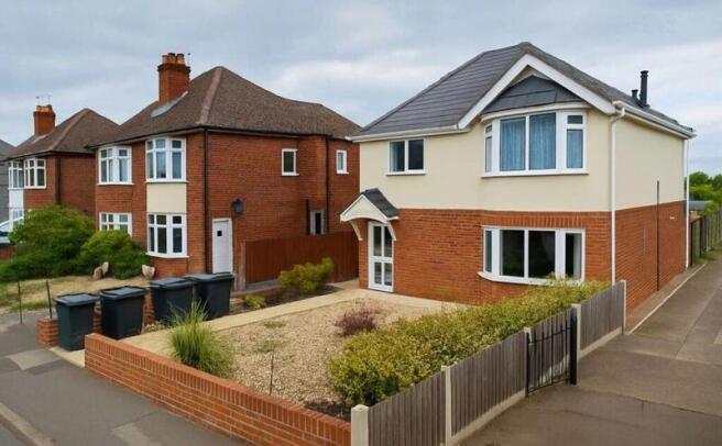 4 bed property, in Wallisdown Road, £350,000