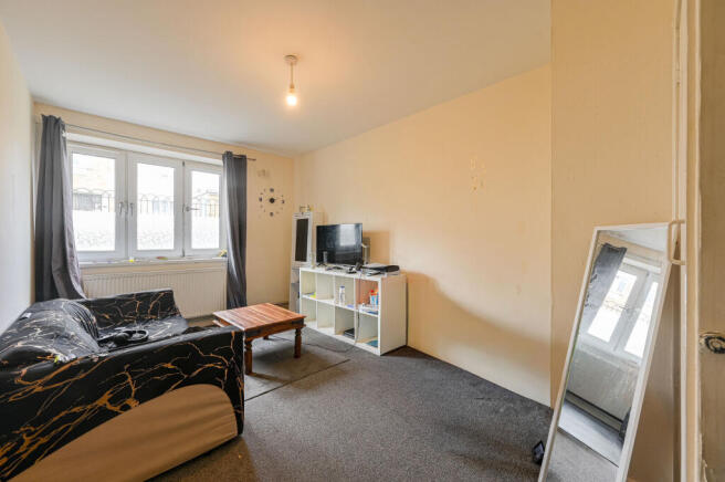 1 bed property, in Maryon Road, £250,000