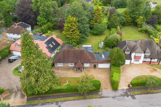 3 bed property, in Hollymead Road, £950,000