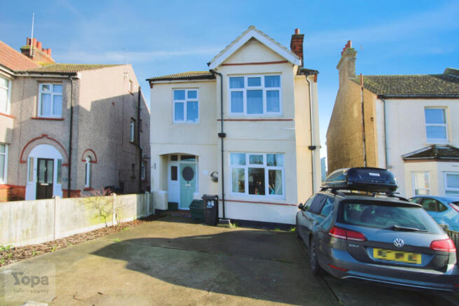 4 bed property, in Old Road, £325,000