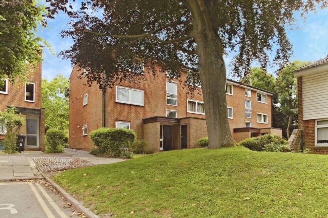 1 bed property, in St. Arvans Close, £240,000